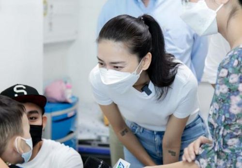 2 năm qua, cô chủ yếu tập trung vào công việc thiện nguyện.