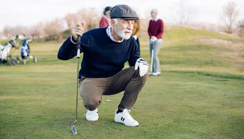  Nhiều người tìm đến sân golf không chỉ để chơi thể thao mà còn mở rộng mối quan hệ, bàn chuyện làm ăn. Ảnh: RgStudio. 