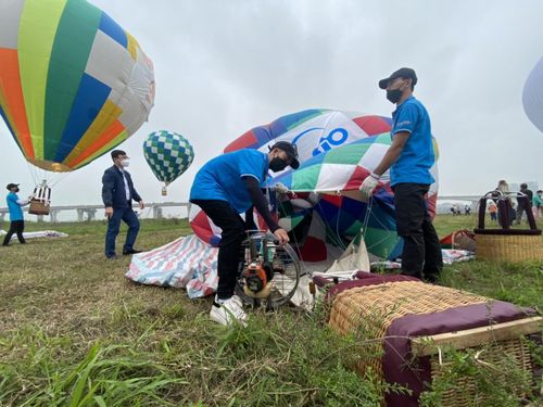Lễ hội khinh khí cầu ở Hà Nội, du khách sẽ được trải nghiệm bay lên cùng khinh khí cầu để ngắm Hà Nội từ trên cao.