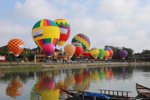 Các khung giờ bay khinh khí cầu sẽ là 6h-9h, 17h30-18h30 ngày 25/3 và 6h-9h ngày 26/3.