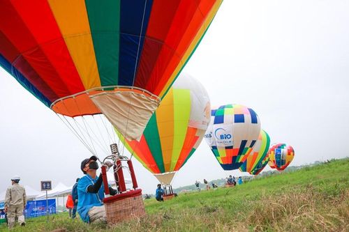 Trình diễn bay trong sự kiện 'Get on HaNoi 2022' và dùng ra mắt các sản phẩm du lịch mới của Hà Nội sẽ là 3 khinh khí cầu đạt theo tiêu chuẩn quốc tế. (Ảnh: Minh Sơn/Vietnam+)
