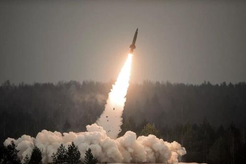 Tên lửa Tochka-U của quân đội Nga trong một cuộc tập trận tại tỉnh Leningrad. (Ảnh: Sputnik)