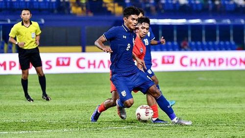 Thái Lan liên tiếp mắc lỗi ở hàng thủ