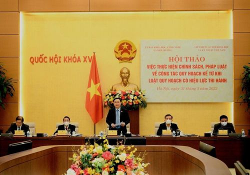 Chủ tịch Quốc hội Vương Đình Huệ phát biểu chỉ đạo tại hội thảo