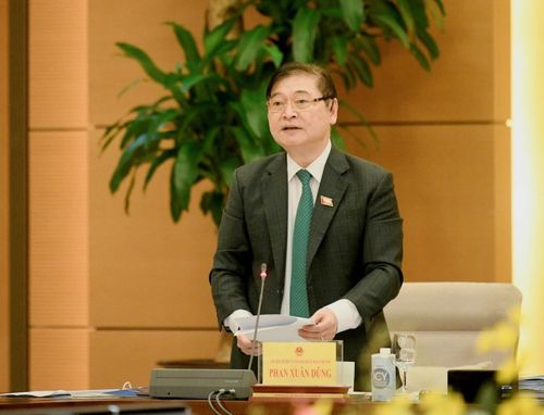 Đại biểu QH khóa 14, Chủ tịch Liên hiệp các Hội Khoa học và Kỹ thuật Việt Nam Phan Xuân Dũng phát biểu khai mạc hội thảo