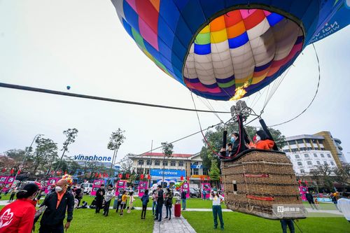 Ban Tổ chức cho biết khung giờ bay vào buổi sáng từ 6h - 9h và buổi chiều từ 16h30 đến 18h30 đảm bảo an toàn bay cho phi công và du khách trải nghiệm.