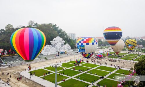 Hơn 20 khinh khí cầu đến từ các nước Anh, Hà Lan, Tây Ban Nha, Nhật Bản, Hàn Quốc, Thái Lan và Việt Nam được tổ chức từ 30/3 đến 3/4 tại Tp.Tuyên Quang, huyện Sơn Dương và huyện Lâm Bình.