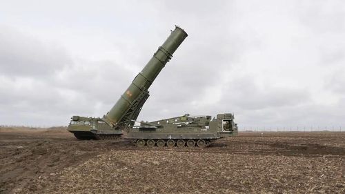 Theo giới thiệu của Nga, hệ thống phòng không S-400V4 có thể tấn công đa dạng các loại mục tiêu, bao gồm cả đối tượng cấp chiến thuật - chiến lược, và cả đầu đạn tên lửa dạng tàu lượn siêu vượt âm loại tối tân nhất hiện nay.