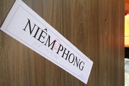 Tài sản của dân còn để lại đều được niêm phong theo đúng quy định trước khi di chuyển đến nơi tập kết. Ảnh Văn Trọng