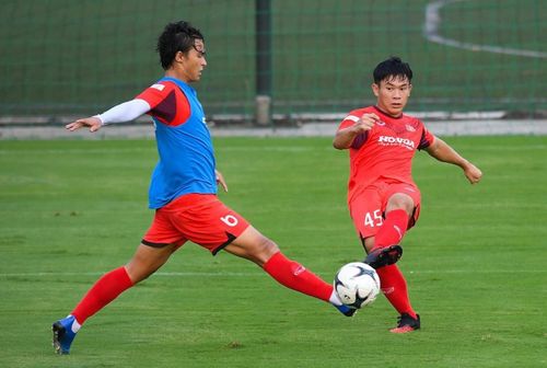  Văn Xuân (số 45) đã khẳng định được đẳng cấp ở CLB Hà Nội và U23 Việt Nam. Ảnh: Việt Hùng. 