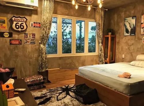 Phòng ngủ vintage, đậm chất nghệ thuật nhưng vẫn ấm cúng. Ảnh: FBNV