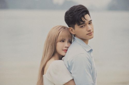  Ca khúc là một sáng tác pop ballad đượm buồn về tình yêu của nhạc sĩ Nguyễn Phúc Thiện. 