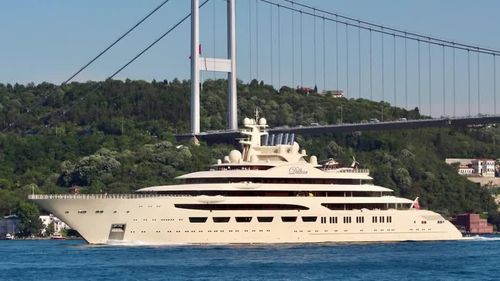 Đức đã thu giữ siêu du thuyền Dilbar ở Hamburg. Ảnh: Reuters.