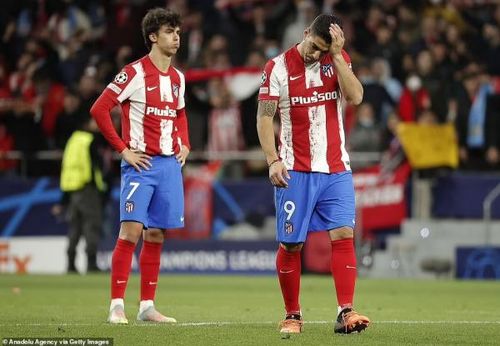Joao Felix (trái) và Luis Suarez không thể giúp Atletico đảo ngược kết quả trận lượt đi và đành nhìn đội nhà bị loại tại Champions leauge.