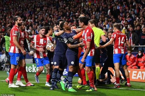 Trận đấu này không có bàn thắng nhưng rất nhiều thẻ phạt. 4 thẻ vàng (bao gồm cả HLV Simeone) và 1 thẻ đỏ của Atletico, cộng với 5 thẻ vàng của Man City. Đặc biệt, từ phút 85 trở đi, có tới 8 thẻ vàng được rút ra.