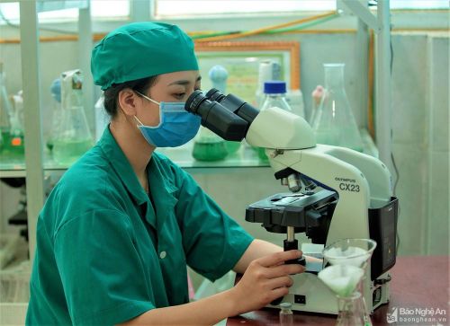 Đầu tư dây chuyền hiện đại để xét nghiệm và nhân giống Tảo Spirulina ở Quỳnh Lưu. Ảnh; Trần Duy Ngoãn