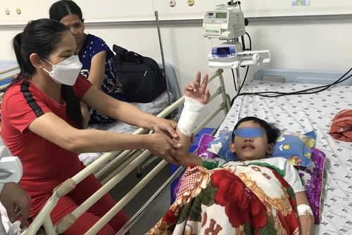 Cậu bé 8 tuổi bị Hội chứng MIS-C được bác sĩ chẩn đoán, điều trị kịp thời đã qua cơn nguy kịch