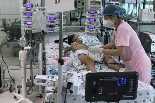 Bệnh nhi mắc COVID-19 được điều trị tích cực tại Bệnh viện Nhi Đồng thành phố