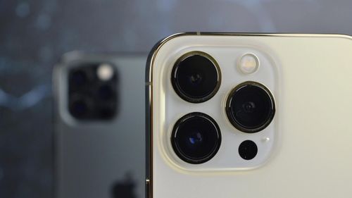  Nhiều người đồn đoán camera iPhone 14 sẽ lồi hơn so với thế hệ tiền nhiệm do nâng cấp dung lượng pin. Ảnh: BGR. 