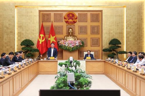 Chủ tịch Quốc hội Vương Đình Huệ khẳng định, trên tinh thần tập trung, thẳng thắn, cởi mở, cầu thị, cuộc họp giữa Ban Cán sự Đảng Chính phủ và Đảng đoàn Quốc hội đã đạt được đồng thuận cao về các giải pháp cấp bách, trước mắt và căn cơ, lâu dài - Ảnh: VGP/Nhật Bắc