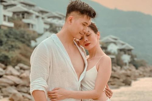 Chỉ có sự chân thành ấy mới có thể thuyết phục người ta và làm cho người ta trọn vẹn với mình. Ai cũng có trăm phương ngàn kế để yêu nhưng khi yêu thực sự, mình đối xử với người ta như thế nào thì người ta cũng sẽ đối xử với mình như thế".