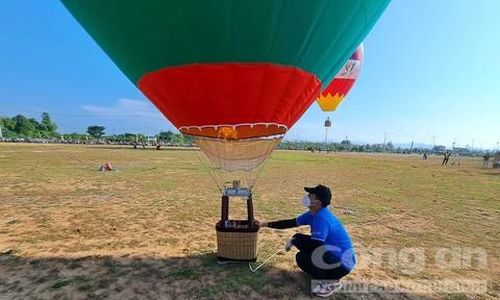 Chuẩn bị cho khinh khí cầu bay lên