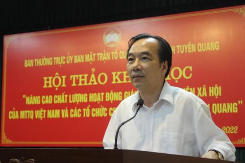 Phó Chủ tịch UBTƯ MTTQ Việt Nam Ngô Sách Thực phát biểu tại Hội thảo.