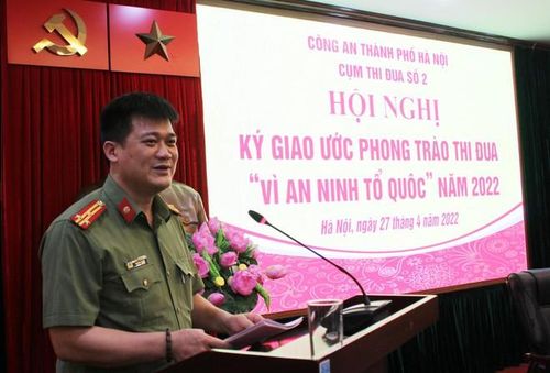 Thượng tá Nguyễn Thanh Bình, Trưởng phòng Xây dựng phong trào bảo vệ an ninh Tổ quốc, đơn vị Cụm trưởng Cụm thi đua số 2 CATP tiếp thu ý kiến chỉ đạo của Ban Giám đốc CATP