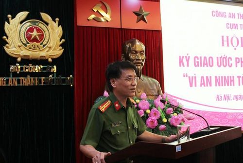 Đại tá Trần Ngọc Dương, Phó Giám đốc CATP Hà Nội phát biểu tại hội nghị