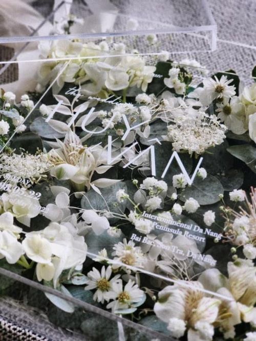 Thiệp cưới độc đáo và ấn tượng của Ngô Thanh Vân- Huy Trần.