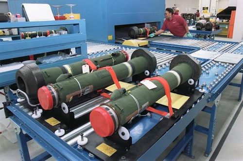 Bên trong một dây chuyền sản xuất tên lửa chống tăng Javelin của Lockheed Martin. (Ảnh: Lockheed Martin)