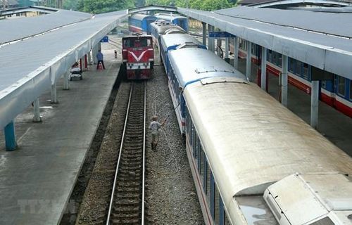 Đường sắt tổ chức nhiều đôi tàu phục vụ cao điểm hè. Ảnh minh họa: TTXVN