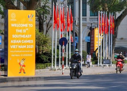  Pano, áp phích tuyên truyền SEA Games 31 được đặt tại khu vực Hồ Hoàn Kiếm. (Ảnh: Tuấn Đức/TTXVN) 