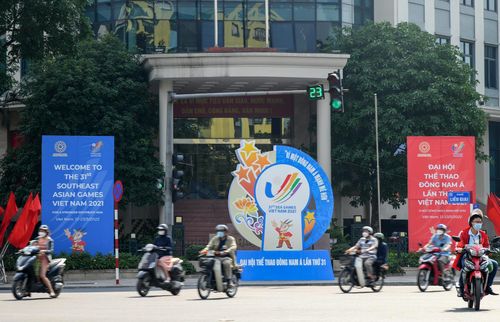 Pano áp phích tuyên truyền SEA games 31 trên phố Liễu Giai