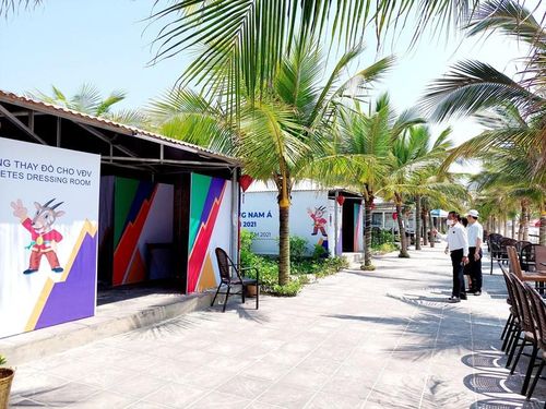 Các phòng thay đồ, họp đoàn được bố trí cạnh sân thi đấu, thuận tiện cho các đội. (Ảnh: Thanh Vân/TTXVN)