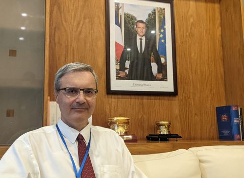 Đại sứ Pháp tại Việt Nam Nicolas Warnery trong cuộc phỏng vấn với Zing. Ảnh: Quốc Đạt.