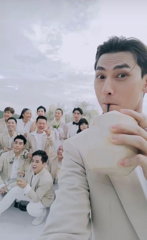 Xuân Lan và nhóm nhạc 365 tới chúc mừng Ngô Thanh Vân. Ảnh: FBNV.