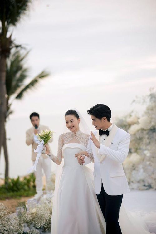 Khoảnh khắc hạnh phúc của 2 người được chia sẻ nhiều trên mạng xã hội.