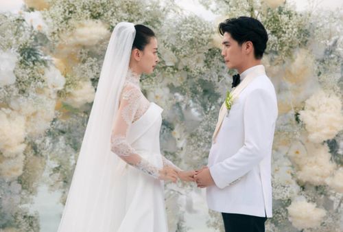 Khoảnh khắc hạnh phúc trong hôn lễ của diễn viên Hai Phượng. Ảnh: NVCC.