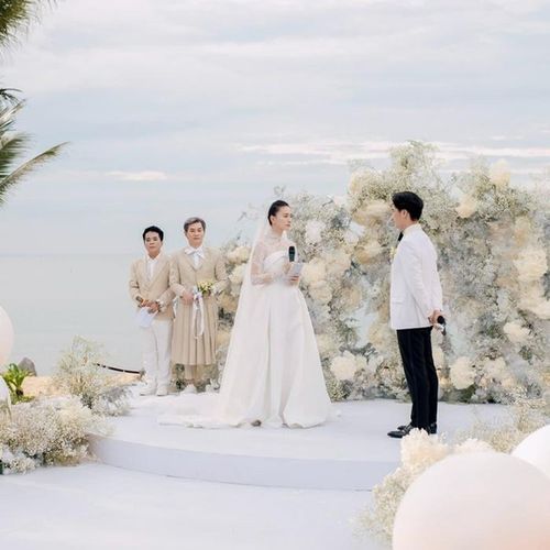 Nam Trung nổi bật lấn át cả cô dâu chú rể trong trang phục lạ mắt.