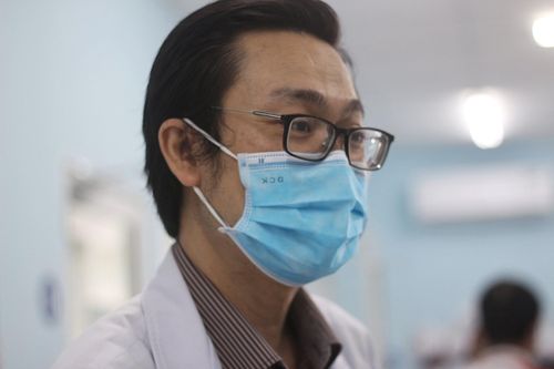 TS.BS Nguyễn Minh Tuấn, Trưởng khoa Sốt xuất huyết - Huyết học, Bệnh viện Nhi đồng 1 (TP.HCM). Ảnh: Bích Huệ.