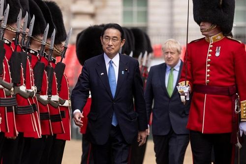 Thủ tướng Nhật Bản Kishida Fumio tại lễ tiếp đón của Chính phủ Anh.Ảnh: REUTERS