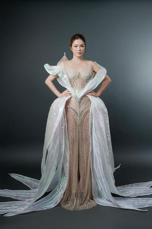 Với Lý Nhã Kỳ “thời trang là sự kết nối” khi cô đến với Liên hoan phim. Ảnh: NVCC.