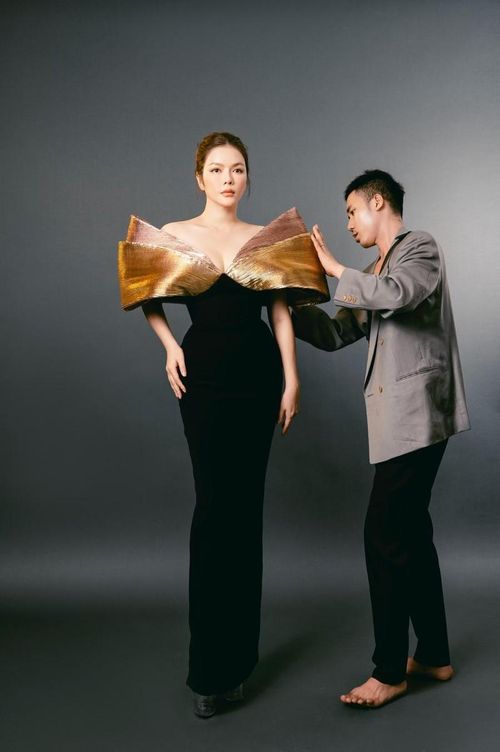 Lịch trình bận rộn, Lý Nhã Kỳ và ê-kíp vẫn rất chỉn chu khi chuẩn bị cho Cannes.