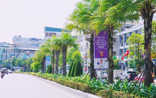 Pano, khẩu hiệu SEA Games 31 được treo nổi bật trên các trục đường chính tại TP Hạ Long... Ảnh: Báo Quảng Ninh