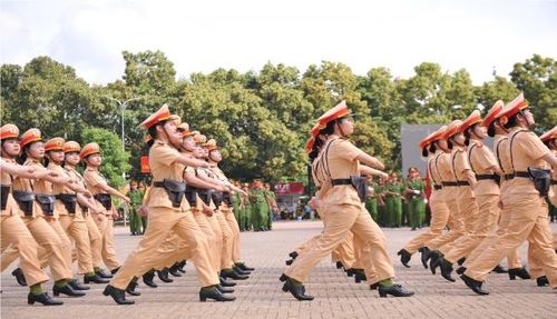 Khối CSGT diễu hành đội ngũ tại buổi lễ.