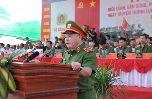 Thứ trưởng Nguyễn Văn Long phát biểu chỉ đạo và khai mạc Hội thi.