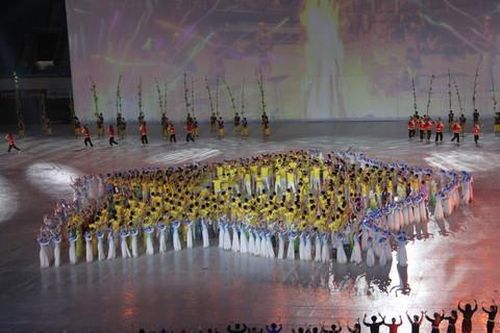Hình ảnh nghệ thuật với ngôi sao vàng tô điểm cho buổi tối lung linh tại sân Mỹ Đình.