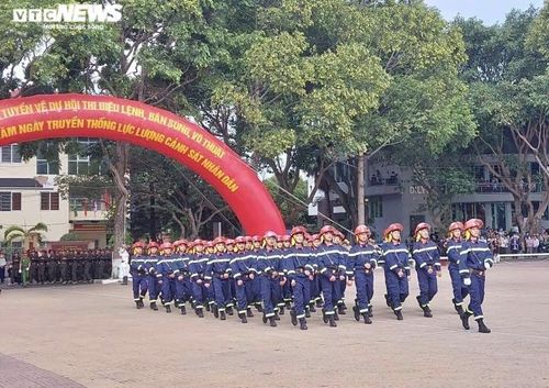 Tham dự buổi lễ có Thiếu tướng Nguyễn Văn Long - Thứ trưởng Bộ Công an, lãnh đạo một số cục nghiệp vụ đóng quân trên địa bàn tỉnh Đắk Lắk cùng các lãnh đạo của tỉnh này.
