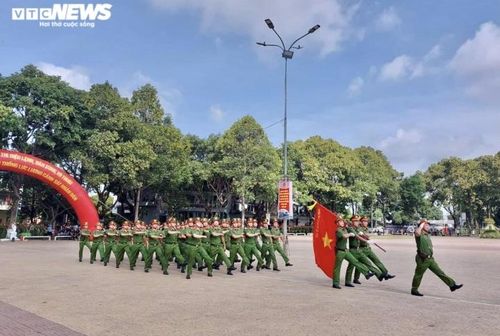 Ngày 13/5, tại TP Buôn Ma Thuột (tỉnh Đắk Lắk), Bộ Công an phối hợp với Công an tỉnh Đắk Lắk khai mạc Hội thi điều lệnh, bắn súng, võ thuật chào mừng Kỷ niệm 60 năm Ngày truyền thống lực lượng Cảnh sát Nhân dân (CSND), vòng loại Bảng thi số 6.